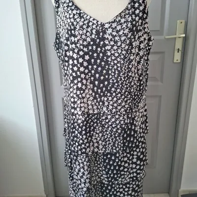 Armand thiery, robe fleurie, T 44